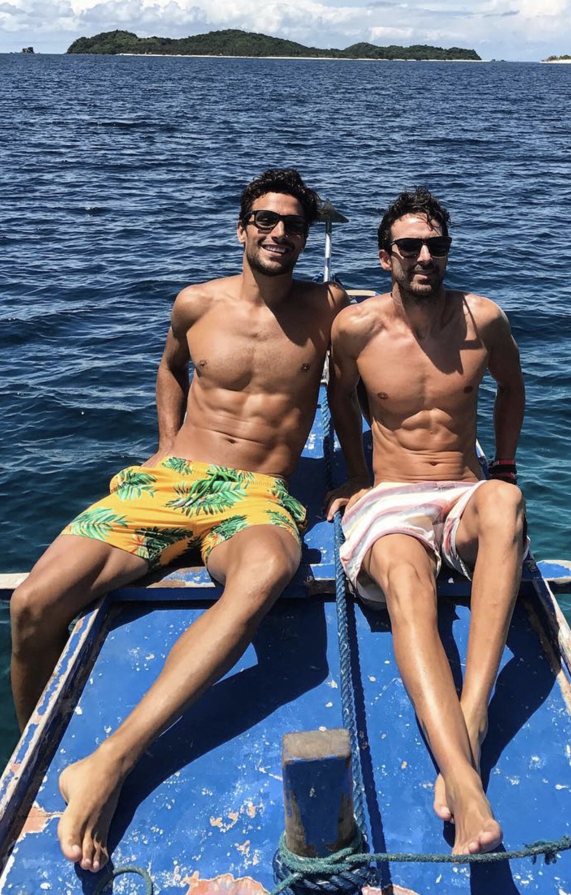 jaimeastrain-and-alvarorapallo-show-off-their-abs-and-bare-feet-male