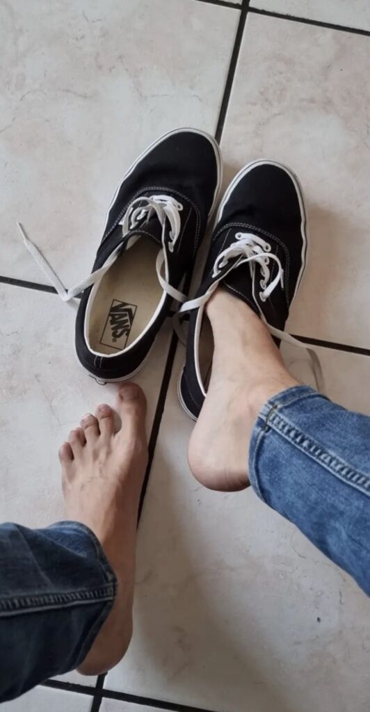 Clem_barefeet sockless in and out of Vans sneakers Male Feet Blog